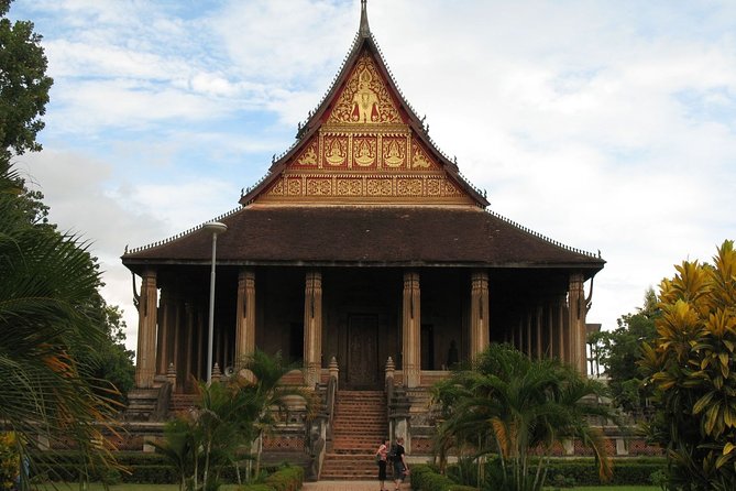 A Full Day in Laid-Back Vientiane - Patuxai and a French-inspired monument with Lao details