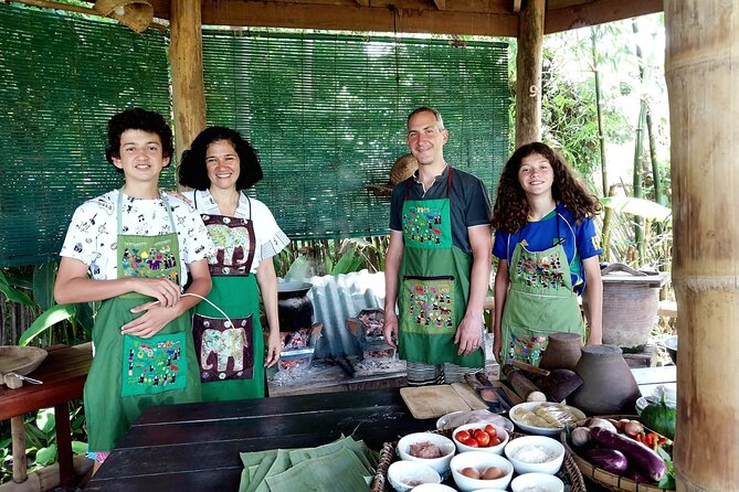 Day-time Bamboo weaving & Cooking Classes join-in - Weaving a bamboo mat or coaster