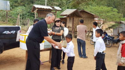 Full-Day Private Guided Pak Ou Caves & Ethnic Village Tour