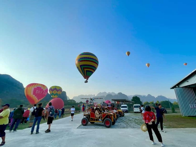 Hot Air Balloon in VangVieng pick up-drop off - Watching the balloon inflate before takeoff