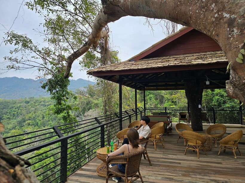 Kuang Si Waterfall, Tree Top Cafe, Ziplining - Why this Kuang Si day works so well