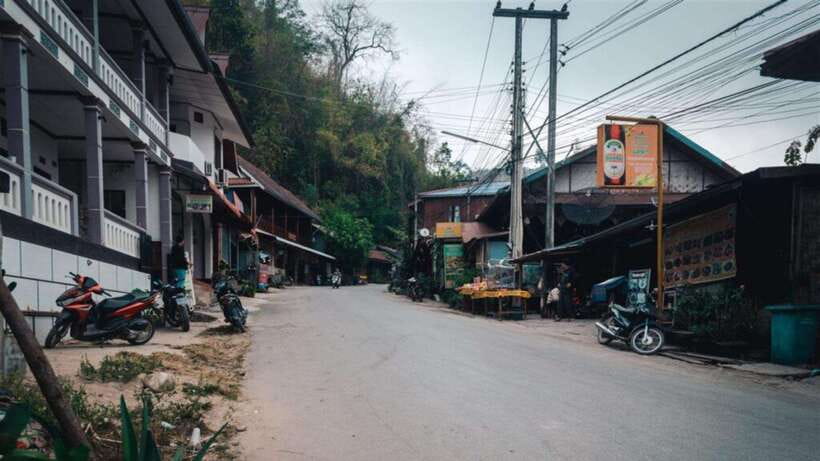 Luang Prabang: 2D Transfer to Huay Xai by Slow Boat - Reaching Thailand after Huay Xai