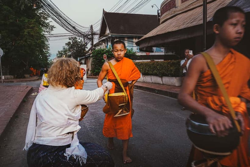 Luang Prabang: Almsgiving Ceremony Offering - Key points at a glance