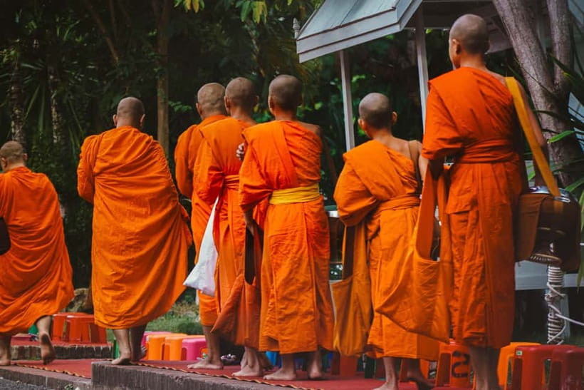 Luang Prabang: Almsgiving Ceremony Offering - Starting before sunrise at L’Elephant