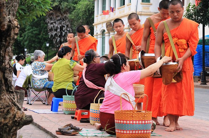 Luang Prabang Early Morning Alms Giving and Wet Market - Who should book this early morning outing?