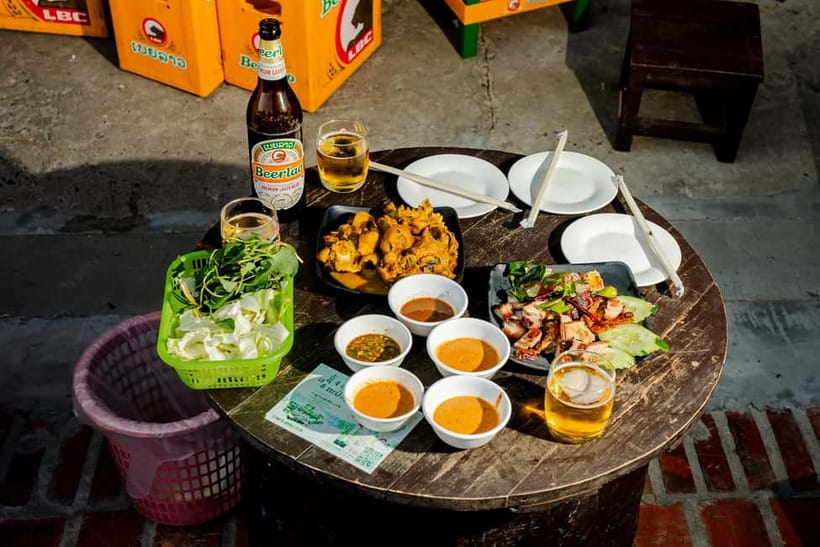 Luang Prabang: Mekong Meals Food Tour with 15+ Tastings - The first bites: riverweed, mushrooms, and coal-roasted rice