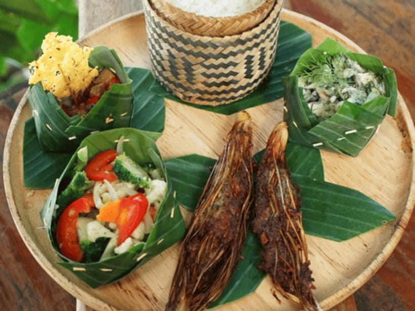 Luang Prabang: Mekong Sunset Cruise & Lao Tasting Dinner - The Lao river ritual with wishes and worries