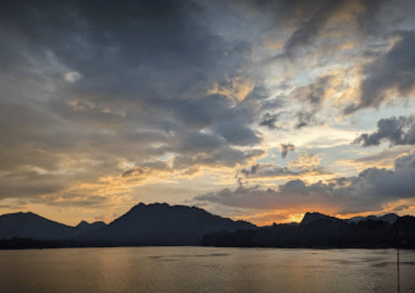 Luang Prabang: Mekong Sunset Cruise & Lao Tasting Dinner - Sunset, photos, and the weather gamble