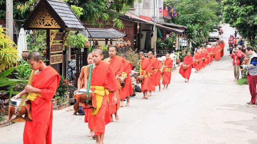 Luang Prabang: Private Must-See Sights and Mount Phousi Tour - Wat Xiengthong and Luang Prabang’s temple art