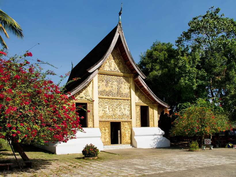 Luang Prabang: Private Must-See Sights and Mount Phousi Tour - Climbing Mount Phousi for the sunset