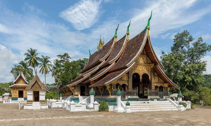 Luang Prabang: UNESCO World Heritage City Highlights Tour - The morning market and a useful breakfast break