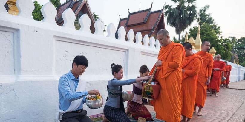 Luang Prabang: UNESCO World Heritage City Highlights Tour - Wat Xieng Thong and the temple circuit