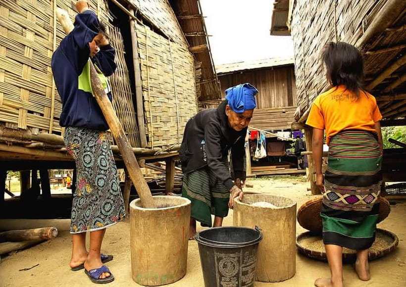 Nong Khiaw: 2-Day Trekking,Hmong village,Home Stay&Kayaking - Kayaking down the Nam Ou River