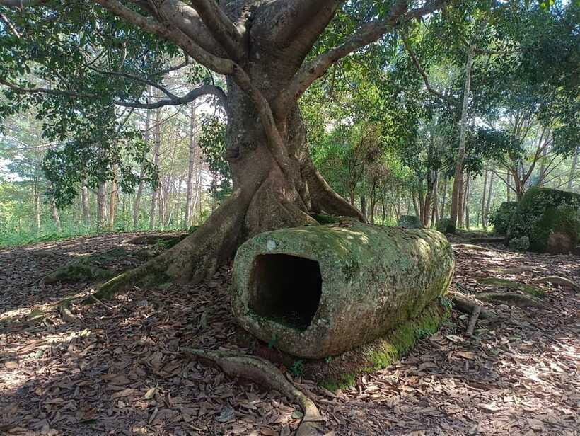 Plain of jars private tour - Site 1 and the final stop at Wat Hai Heen