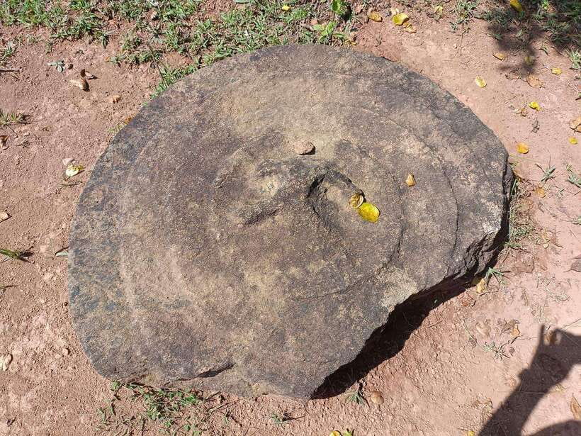 Plain of jars share group tour - Site 3: the quiet walk through rice fields