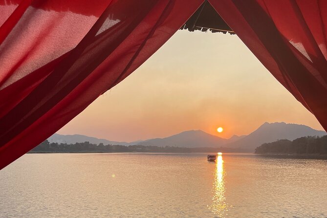 Sunset Cruise Luang Prabang - Solar power keeps the Mekong quiet