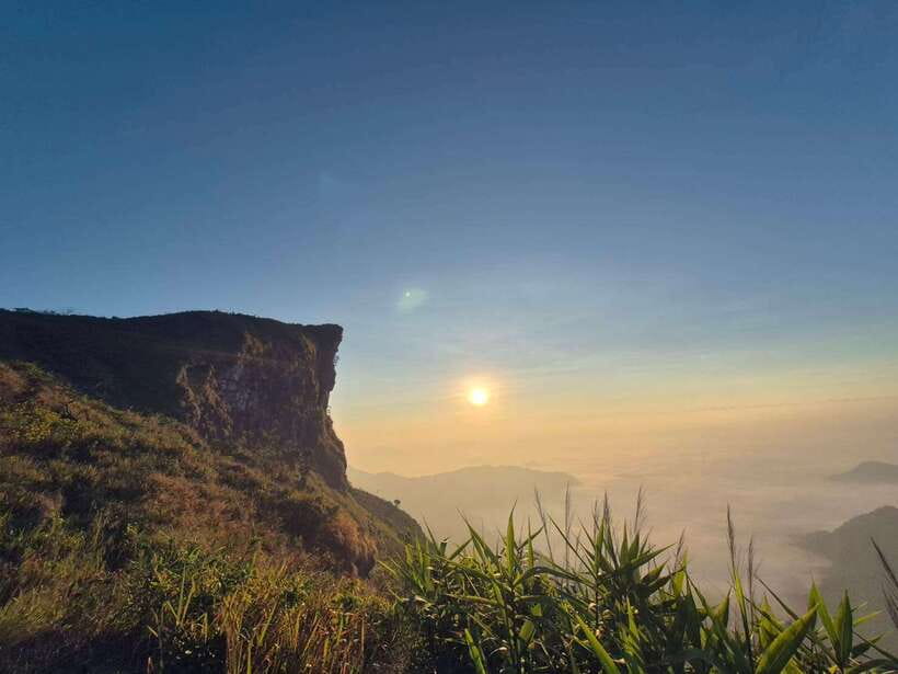 Transfer : wonder full Sunrise and landscape at Phu Chifa - Sunrise Above the Sea of Fog
