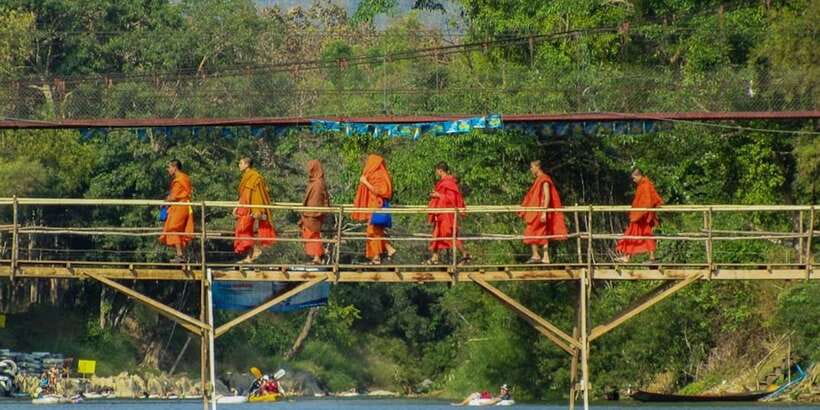Vang Vieng: Blue Lagoon and Countryside Bike Tour with Lunch - Swimming at Blue Lagoon One