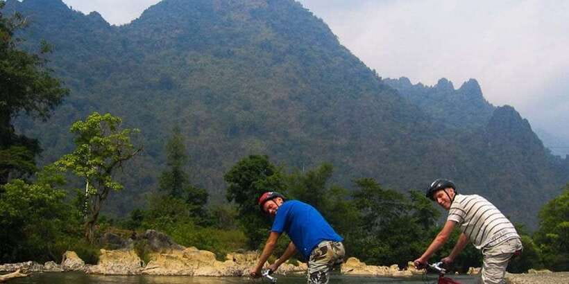 Vang Vieng: Blue Lagoon and Countryside Bike Tour with Lunch - Lunch beside the lagoon