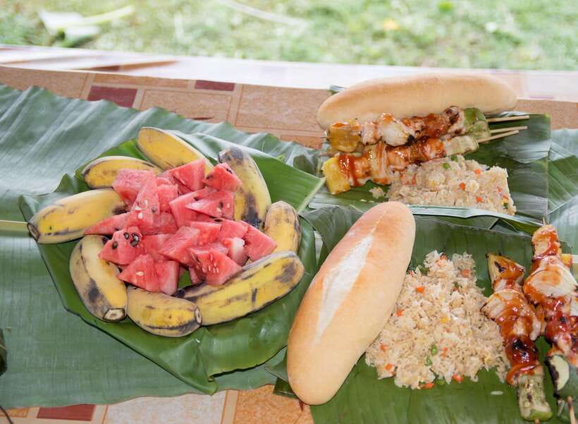 Vang Vieng: Kayaking & Cave Tubing with Zip Line/Blue Lagoon - Lunch beside Phar None Cliff