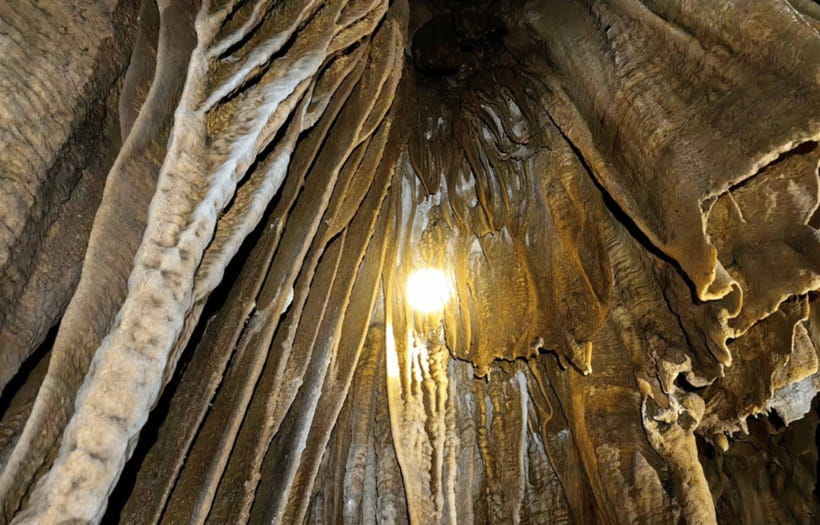 Vang Vieng: Kayaking&Zipline&Water Cave&Tham Chang tour - Cave tubing inside Tham Chang