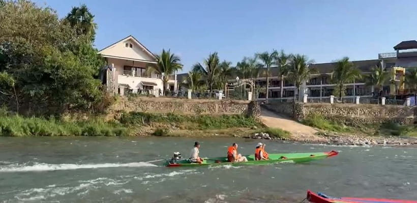 Vang vieng: Longtail boat&Hot Air Balloon&hotel pick-up - Key points at a glance
