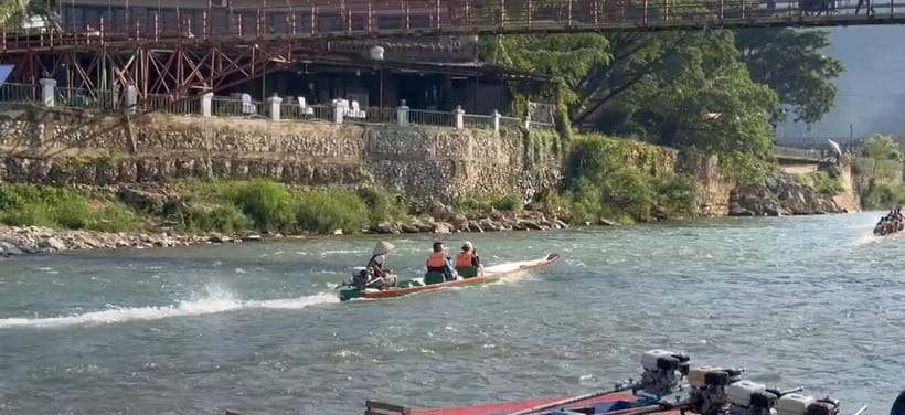 Vang vieng: Longtail boat&Hot Air Balloon&hotel pick-up - Why the pairing works in Vang Vieng