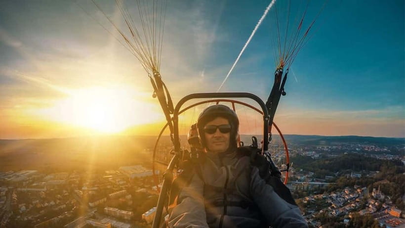 Vang Vieng: Paragliding Experience with Hotel Pickup - The 15-minute flight over the cliffs