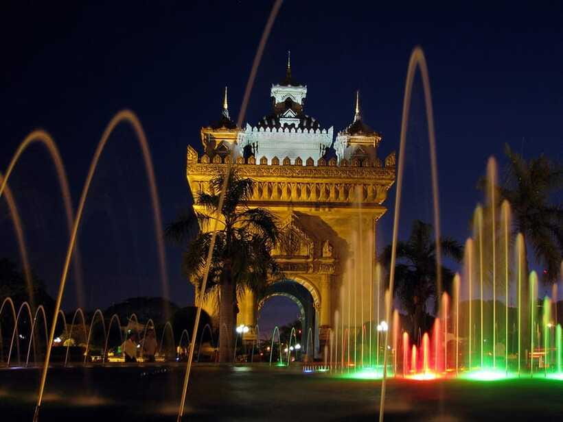 Vientiane City Highlights Tour with Buddha Park & Lunch - Guides, cars, and the private-group advantage
