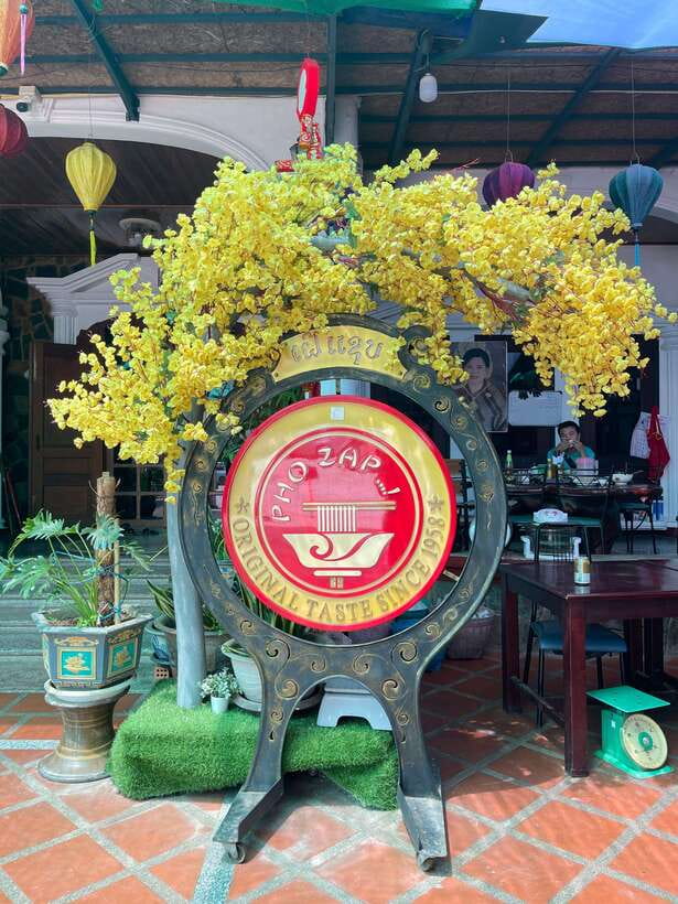 Vientiane: Cultural Tour with Buddha Park and Patuxay - Patuxay closes the main route with city views