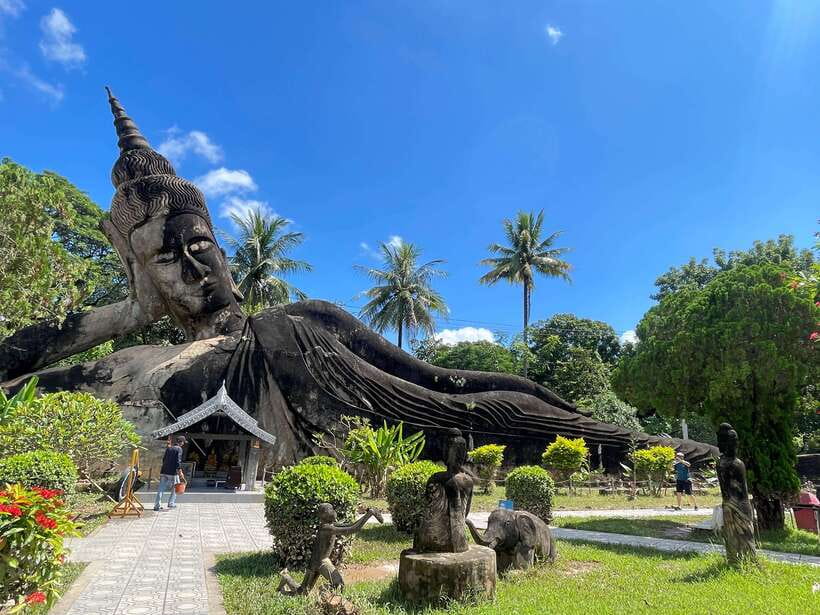 Vientiane: Cultural Tour with Buddha Park and Patuxay - Wat Si Muang begins the cultural story