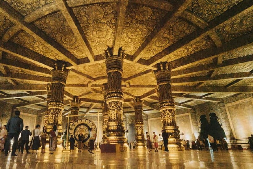 Vientiane: Half-Day City Tour - Morning or Afternoon - Patuxai Victory Monument for a city view