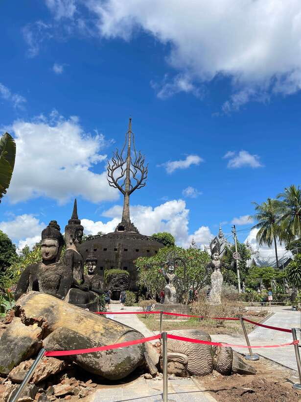 Vientiane: Half-Day City Tour with Patuxai and Buddha Park - Why this short tour works in Vientiane
