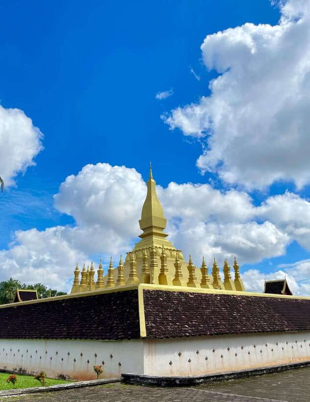 Vientiane: Half-Day City Tour with Patuxai and Buddha Park - That Dam: Vientiane’s black stupa and local legend
