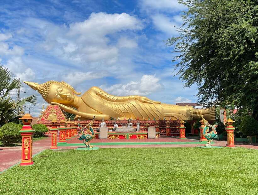 Vientiane: Half-Day City Tour with Patuxai and Buddha Park - What the $52 price really includes
