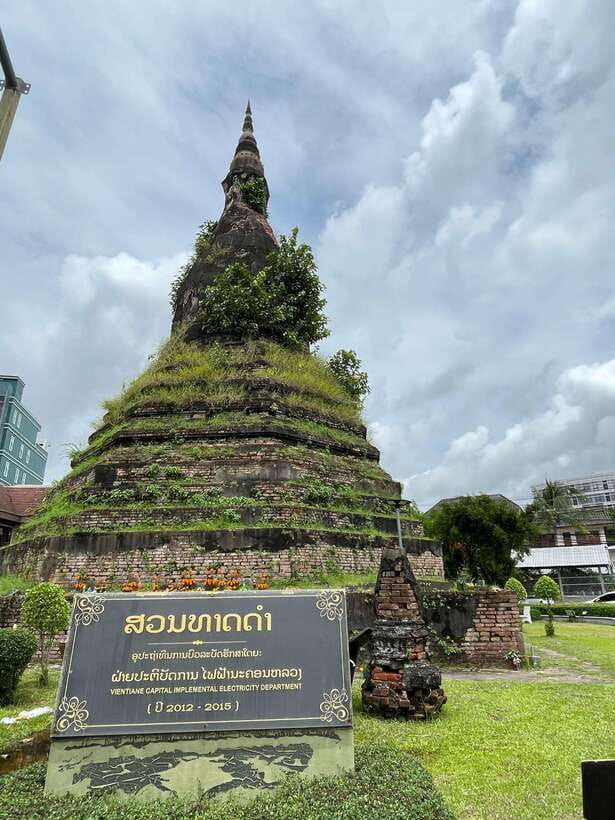 Vientiane: Half-Day City Tour with Patuxai and Buddha Park - Buddha Park: strange sculptures and quiet grounds