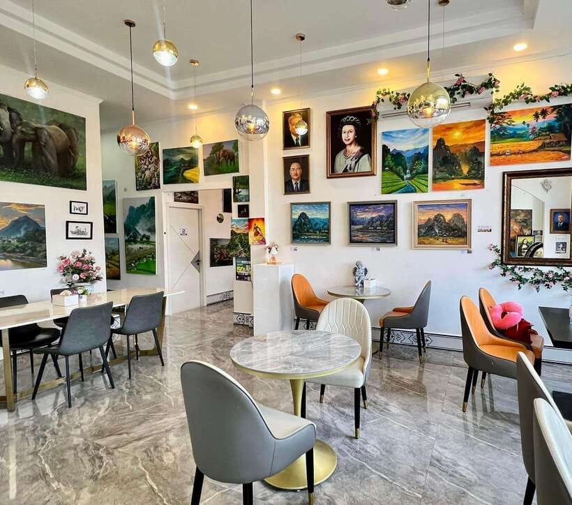 Vientiane IG tour & Patuxay monument - The Art House closes with creativity