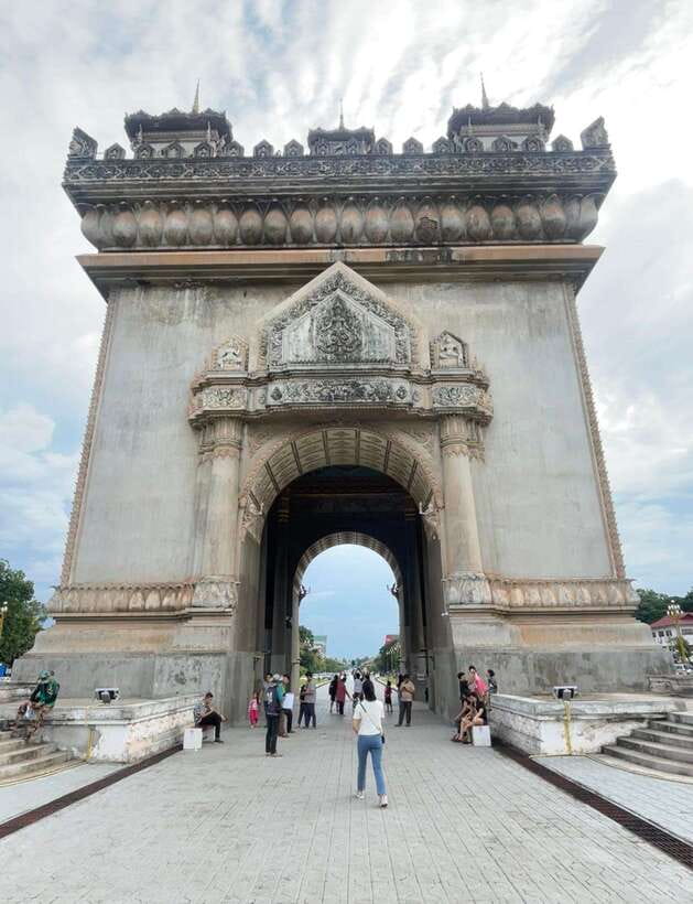 Vientiane IG tour & Patuxay monument - Starting at The Mystery Café
