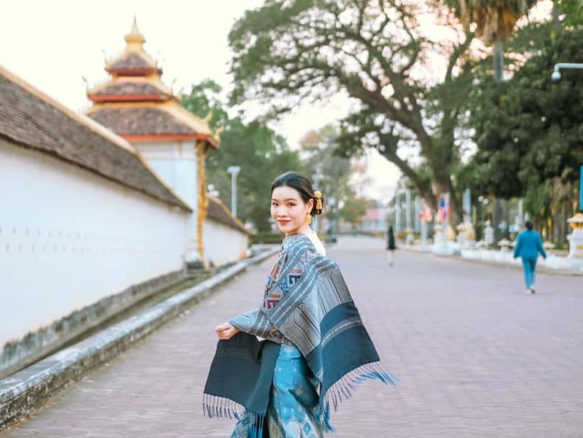 Vientiane: Lao Cultural Attire Rental Experience - Choosing traditional Lao clothing