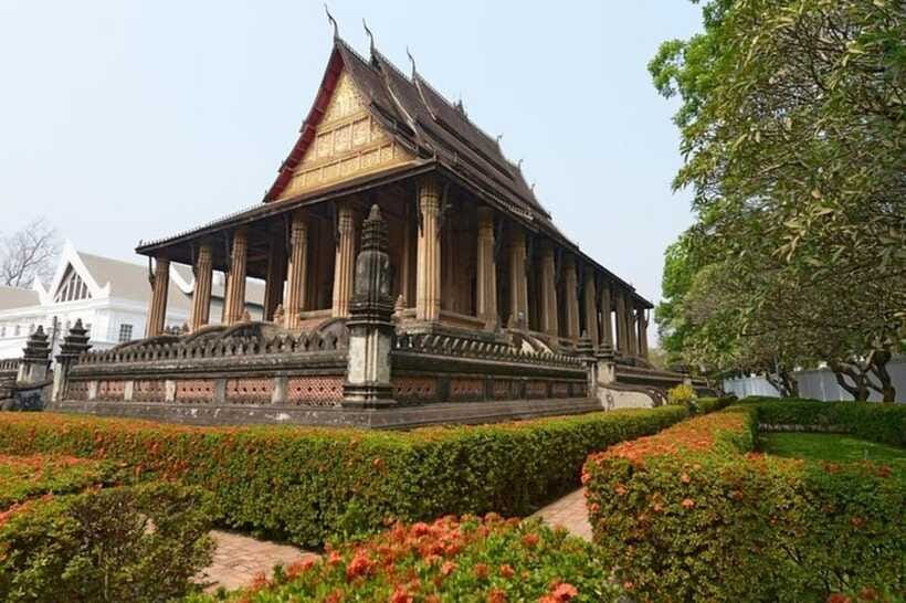 Vientiane : Private Custom Tour with a Local Guide - Walking, public transport, and the right tour length