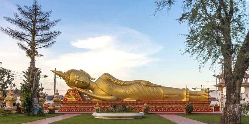 Vientiane: Private Full-day Must-See Sights & Sunset Tour - Lunch with help from the guide