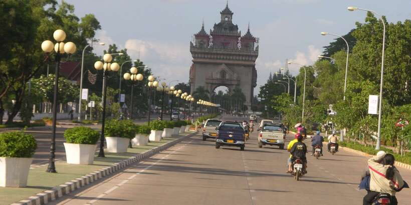 Vientiane: Private Full-day Must-See Sights & Sunset Tour - Talad Sao Market, from mall to old market