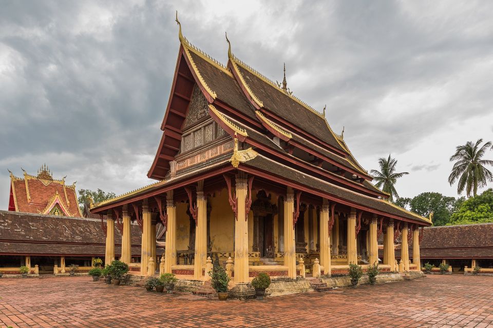 Vientiane: Private Full-Day Tour with Buddha Park and Lunch - Guide quality and the value of a private group