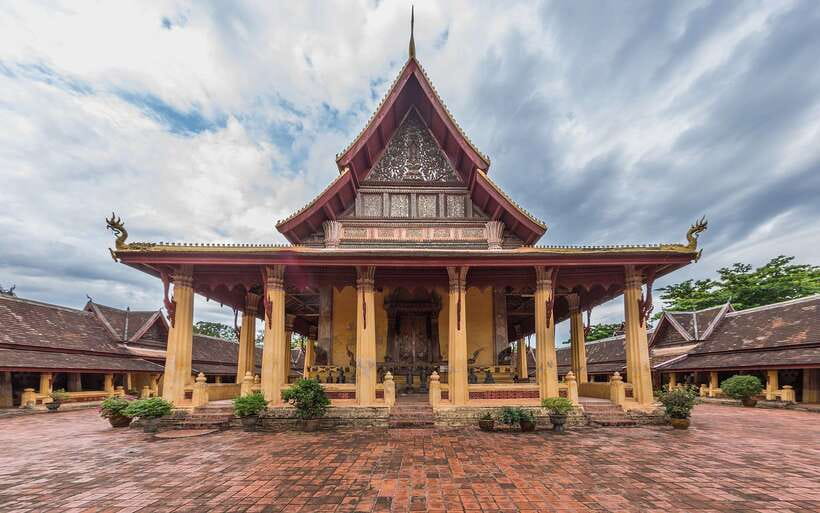 Vientiane Private Full-Day Tour with Buddha Park and Lunch - Lunch, transport, and the private-tour advantage