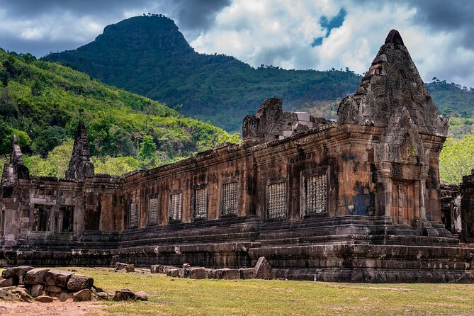 Vientiane Private Walking Tour With A Guide (Private Tour) - Patuxay and the story of Lao independence